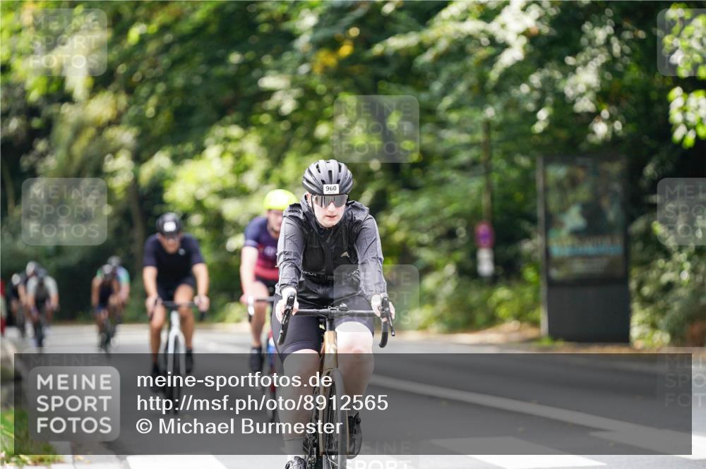 14.09.2025 - Stadtparktriathlon Michael Burmester http://msf.ph/oto/8912565 14.09.2025 11:39:25 Radfahren 927, 940, 960, 1031, 1058, 1073, 1087, 1110 meine-sportfotos.de