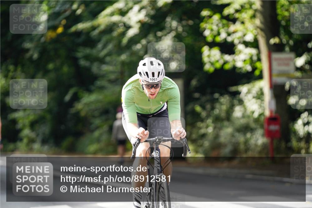 14.09.2025 - Stadtparktriathlon Michael Burmester http://msf.ph/oto/8912581 14.09.2025 11:39:47 Radfahren 957, 964, 1063, 1067, 1095, 1108 meine-sportfotos.de