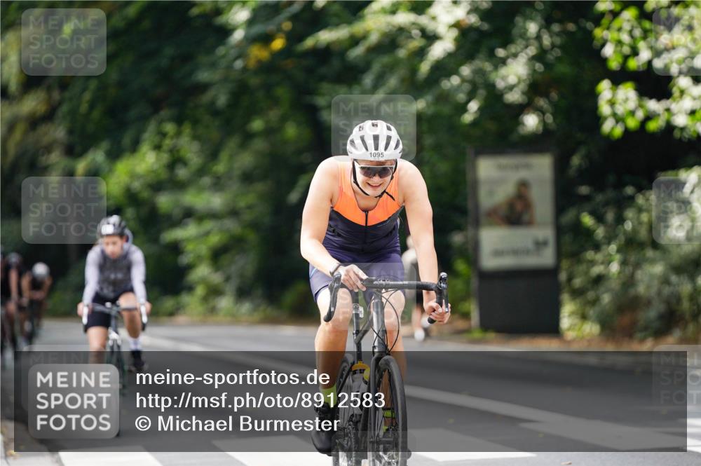 14.09.2025 - Stadtparktriathlon Michael Burmester http://msf.ph/oto/8912583 14.09.2025 11:39:49 Radfahren 929, 957, 964, 1063, 1067, 1095, 1108 meine-sportfotos.de