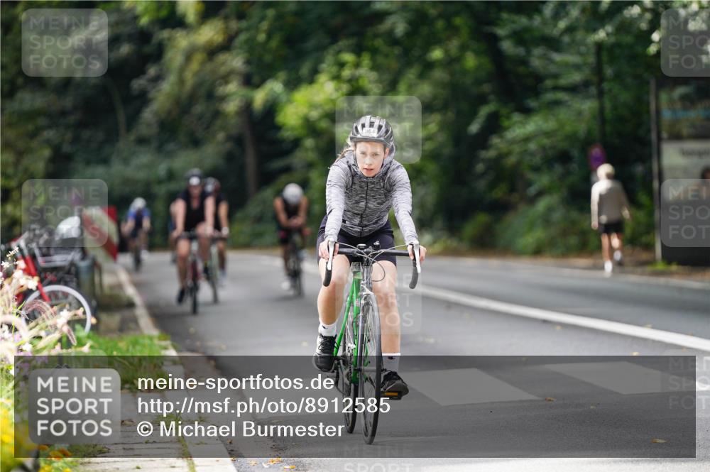 14.09.2025 - Stadtparktriathlon Michael Burmester http://msf.ph/oto/8912585 14.09.2025 11:39:50 Radfahren 929, 957, 964, 1060, 1063, 1067, 1095, 1108 meine-sportfotos.de