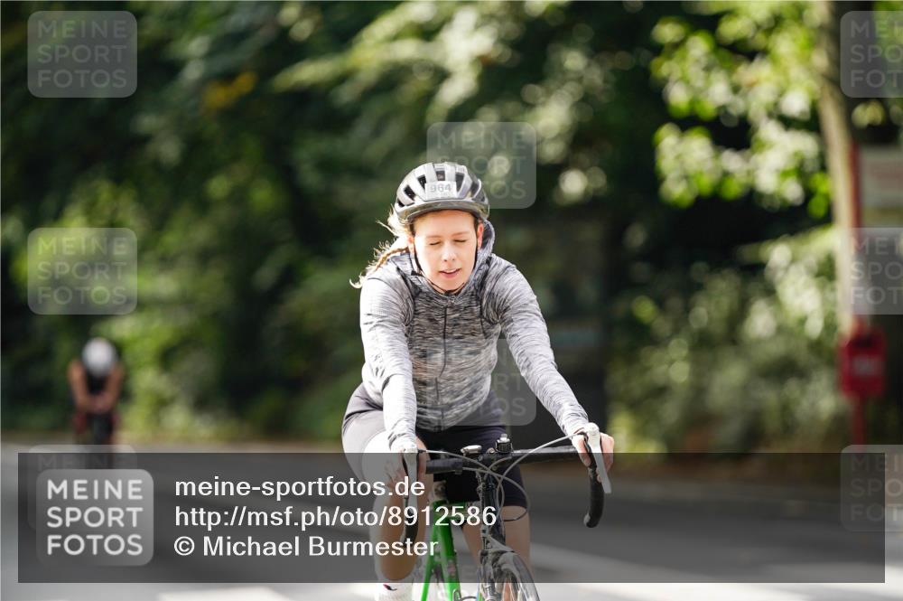 14.09.2025 - Stadtparktriathlon Michael Burmester http://msf.ph/oto/8912586 14.09.2025 11:39:51 Radfahren 929, 957, 964, 1056, 1060, 1063, 1067, 1095 meine-sportfotos.de