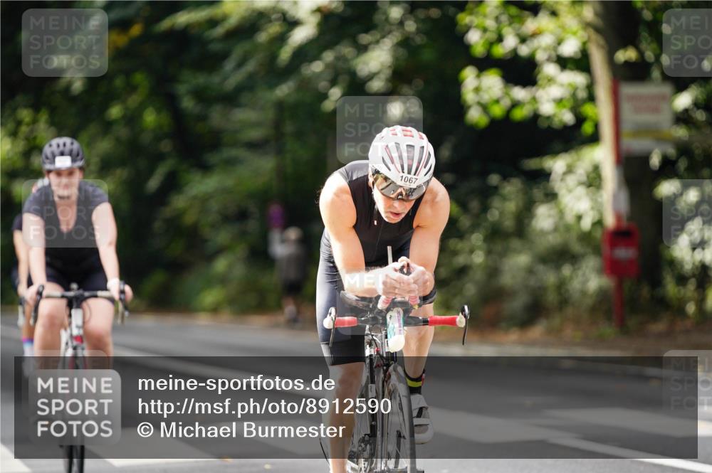 14.09.2025 - Stadtparktriathlon Michael Burmester http://msf.ph/oto/8912590 14.09.2025 11:39:54 Radfahren 929, 945, 957, 964, 1056, 1060, 1067, 1095 meine-sportfotos.de
