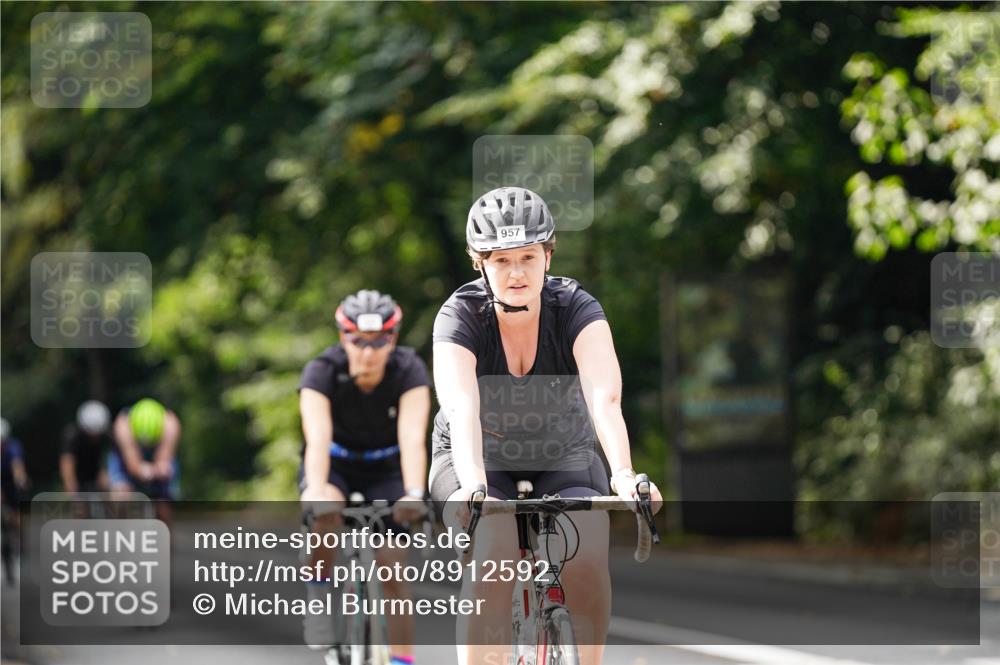 14.09.2025 - Stadtparktriathlon Michael Burmester http://msf.ph/oto/8912592 14.09.2025 11:39:55 Radfahren 929, 945, 957, 964, 1056, 1060, 1067, 1095 meine-sportfotos.de