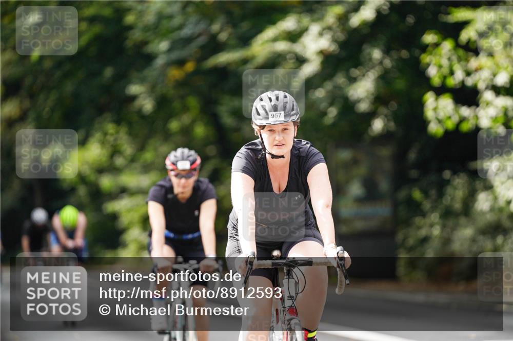 14.09.2025 - Stadtparktriathlon Michael Burmester http://msf.ph/oto/8912593 14.09.2025 11:39:55 Radfahren 929, 945, 957, 964, 1056, 1060, 1067, 1095 meine-sportfotos.de