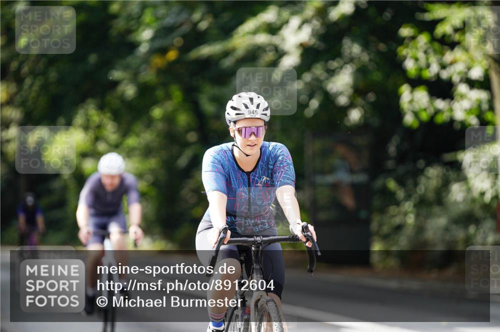 14.09.2025 - Stadtparktriathlon Michael Burmester http://msf.ph/oto/8912604 14.09.2025 11:40:02 Radfahren 822, 929, 945, 1053, 1056, 1060 meine-sportfotos.de