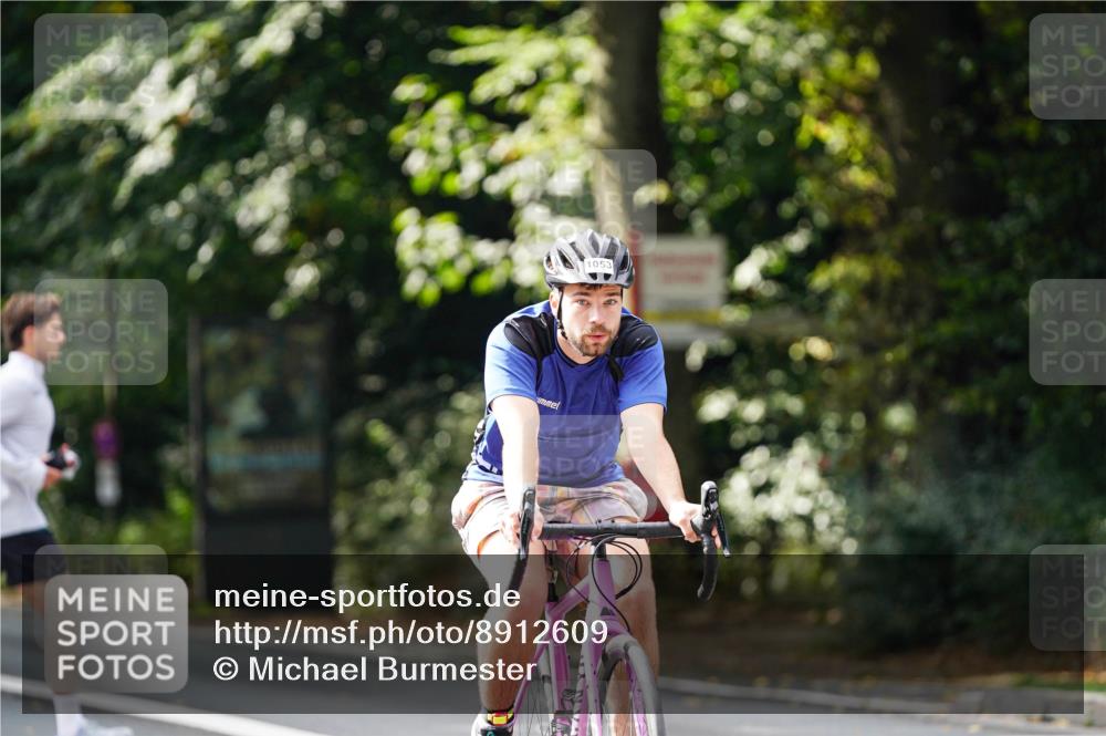 14.09.2025 - Stadtparktriathlon Michael Burmester http://msf.ph/oto/8912609 14.09.2025 11:40:07 Radfahren 822, 945, 1053 meine-sportfotos.de