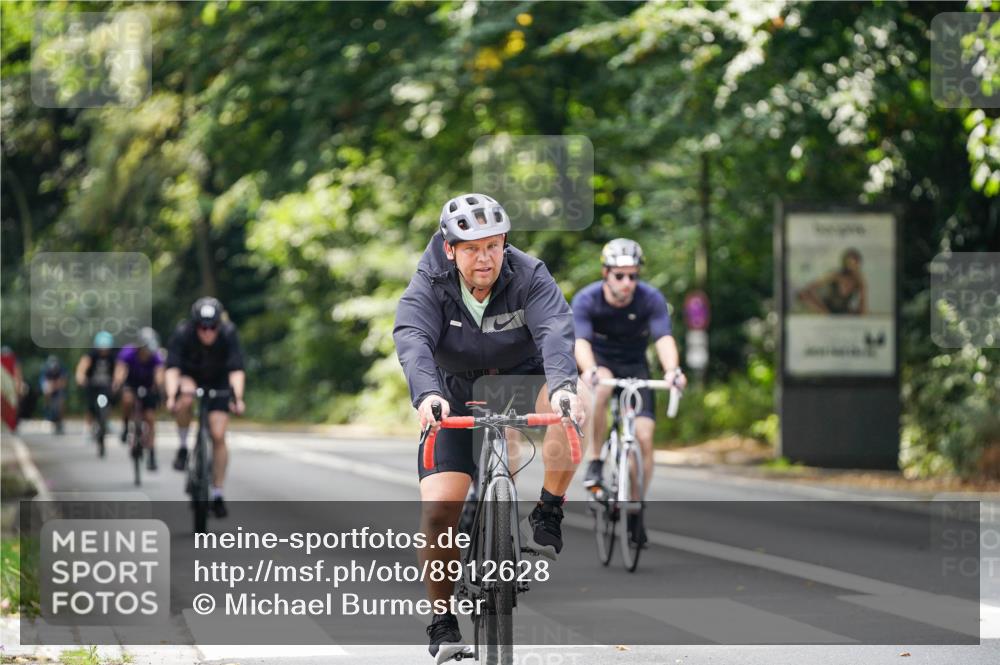 14.09.2025 - Stadtparktriathlon Michael Burmester http://msf.ph/oto/8912628 14.09.2025 11:40:41 Radfahren 857, 948, 950, 966, 967, 1007, 1089, 1116 meine-sportfotos.de