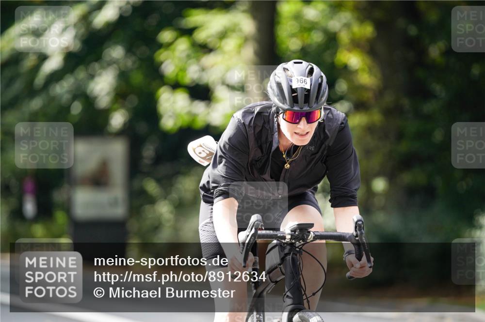 14.09.2025 - Stadtparktriathlon Michael Burmester http://msf.ph/oto/8912634 14.09.2025 11:40:45 Radfahren 857, 948, 966, 967, 978, 1006, 1036, 1089, 1116 meine-sportfotos.de