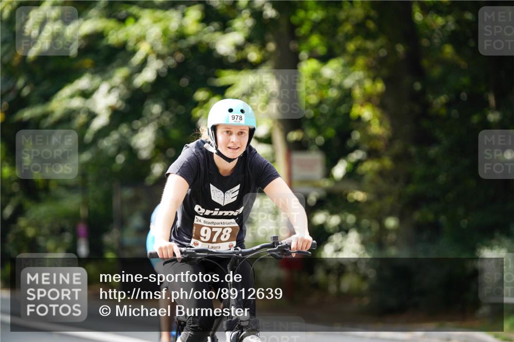 14.09.2025 - Stadtparktriathlon Michael Burmester http://msf.ph/oto/8912639 14.09.2025 11:40:51 Radfahren 948, 958, 966, 978, 1006, 1036, 1071 meine-sportfotos.de