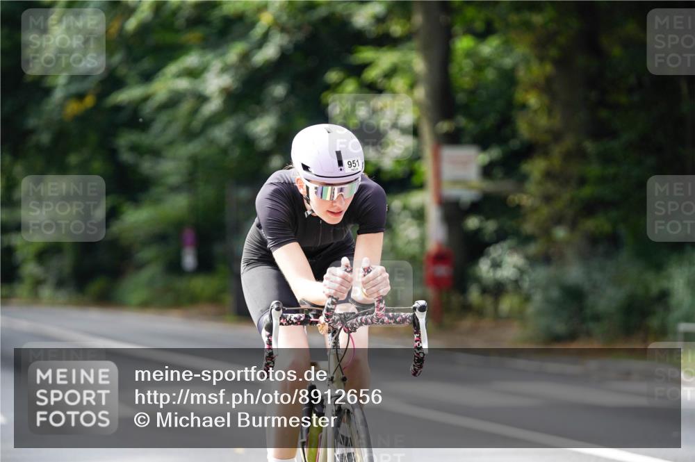 14.09.2025 - Stadtparktriathlon Michael Burmester http://msf.ph/oto/8912656 14.09.2025 11:41:18 Radfahren 951 meine-sportfotos.de