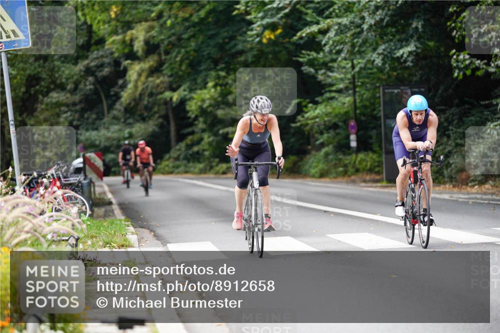 14.09.2025 - Stadtparktriathlon Michael Burmester http://msf.ph/oto/8912658 14.09.2025 11:41:28 Radfahren 942, 986, 1035 meine-sportfotos.de