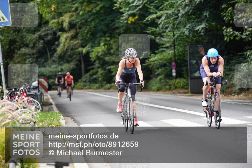14.09.2025 - Stadtparktriathlon Michael Burmester http://msf.ph/oto/8912659 14.09.2025 11:41:28 Radfahren 942, 986, 1035 meine-sportfotos.de