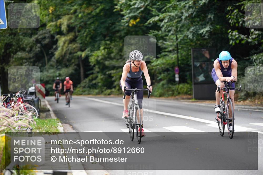 14.09.2025 - Stadtparktriathlon Michael Burmester http://msf.ph/oto/8912660 14.09.2025 11:41:28 Radfahren 942, 986, 1035 meine-sportfotos.de