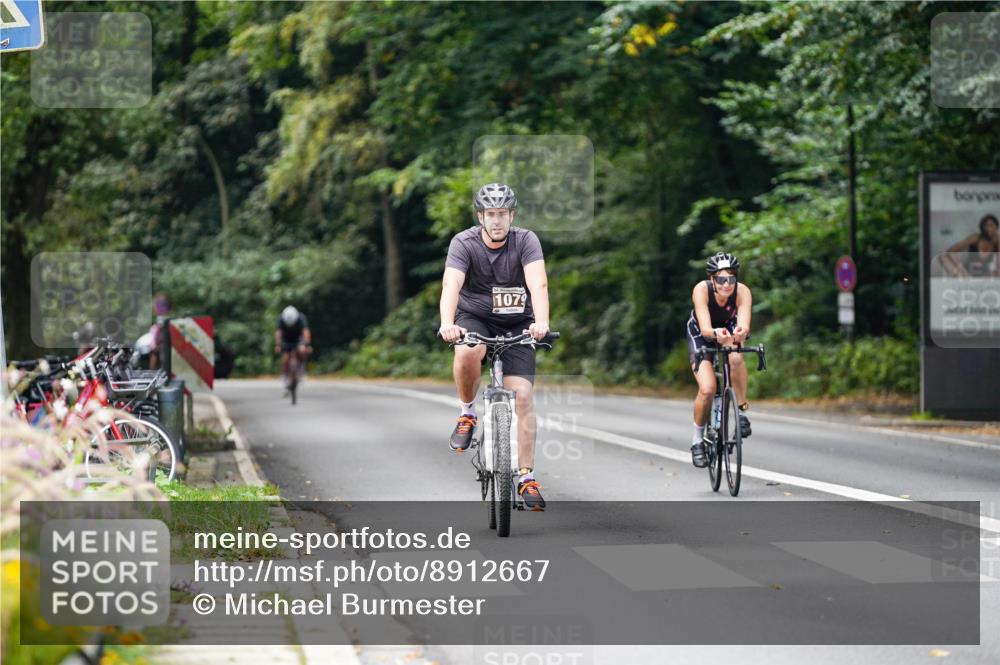 14.09.2025 - Stadtparktriathlon Michael Burmester http://msf.ph/oto/8912667 14.09.2025 11:41:36 Radfahren 930, 986, 1079 meine-sportfotos.de