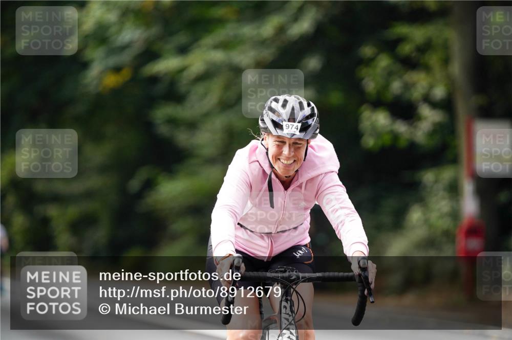 14.09.2025 - Stadtparktriathlon Michael Burmester http://msf.ph/oto/8912679 14.09.2025 11:41:52 Radfahren 970, 974, 1015, 1041, 1068 meine-sportfotos.de
