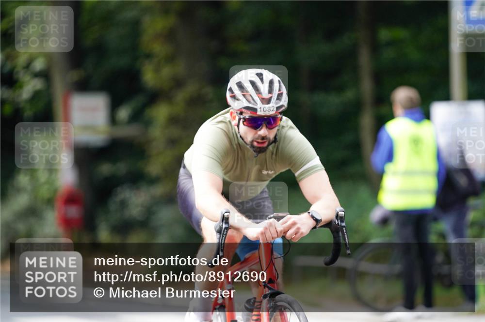 14.09.2025 - Stadtparktriathlon Michael Burmester http://msf.ph/oto/8912690 14.09.2025 11:42:06 Radfahren 936, 980, 1061, 1082, 1121 meine-sportfotos.de