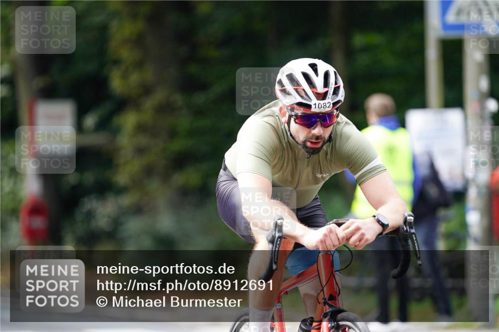 14.09.2025 - Stadtparktriathlon Michael Burmester http://msf.ph/oto/8912691 14.09.2025 11:42:06 Radfahren 936, 980, 1061, 1082, 1121 meine-sportfotos.de