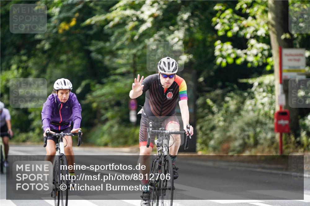14.09.2025 - Stadtparktriathlon Michael Burmester http://msf.ph/oto/8912706 14.09.2025 11:42:29 Radfahren 934, 935, 962, 979, 993, 1011, 1012, 1023, 1066, 1076, 1092 meine-sportfotos.de