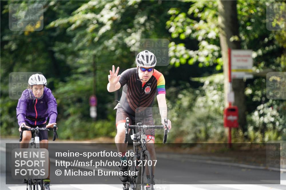 14.09.2025 - Stadtparktriathlon Michael Burmester http://msf.ph/oto/8912707 14.09.2025 11:42:29 Radfahren 934, 935, 962, 979, 993, 1011, 1012, 1023, 1066, 1076, 1092 meine-sportfotos.de