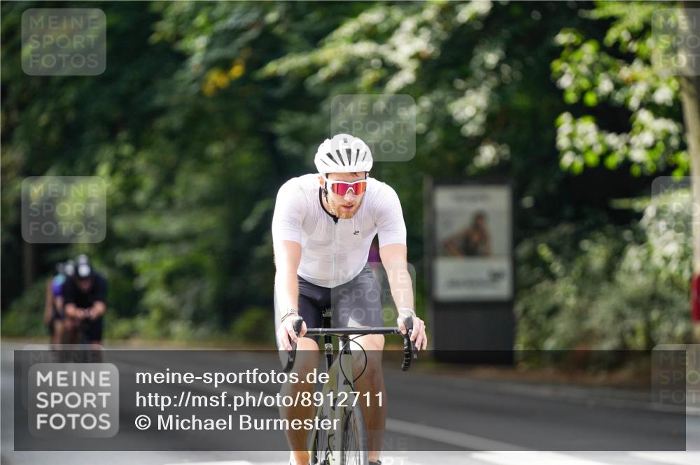 14.09.2025 - Stadtparktriathlon Michael Burmester http://msf.ph/oto/8912711 14.09.2025 11:42:32 Radfahren 962, 993, 997, 1005, 1011, 1012, 1023, 1066, 1076, 1092 meine-sportfotos.de