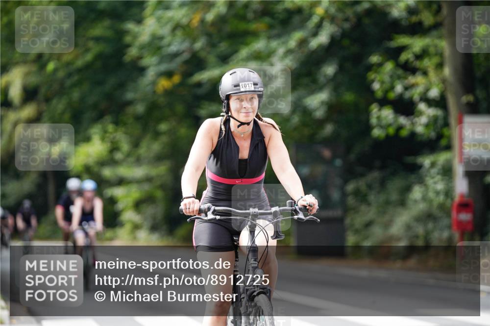 14.09.2025 - Stadtparktriathlon Michael Burmester http://msf.ph/oto/8912725 14.09.2025 11:42:44 Radfahren 926, 997, 1000, 1005, 1017, 1072, 1075, 1094, 1103, 1113 meine-sportfotos.de