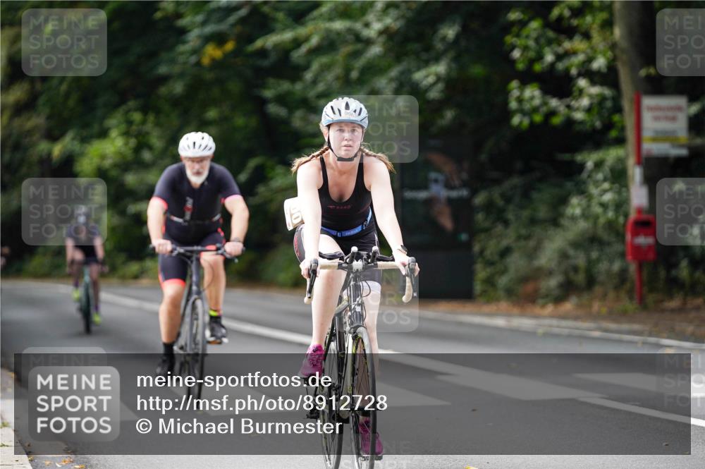 14.09.2025 - Stadtparktriathlon Michael Burmester http://msf.ph/oto/8912728 14.09.2025 11:42:46 Radfahren 824, 926, 990, 1000, 1005, 1017, 1072, 1075, 1094, 1103, 1113 meine-sportfotos.de
