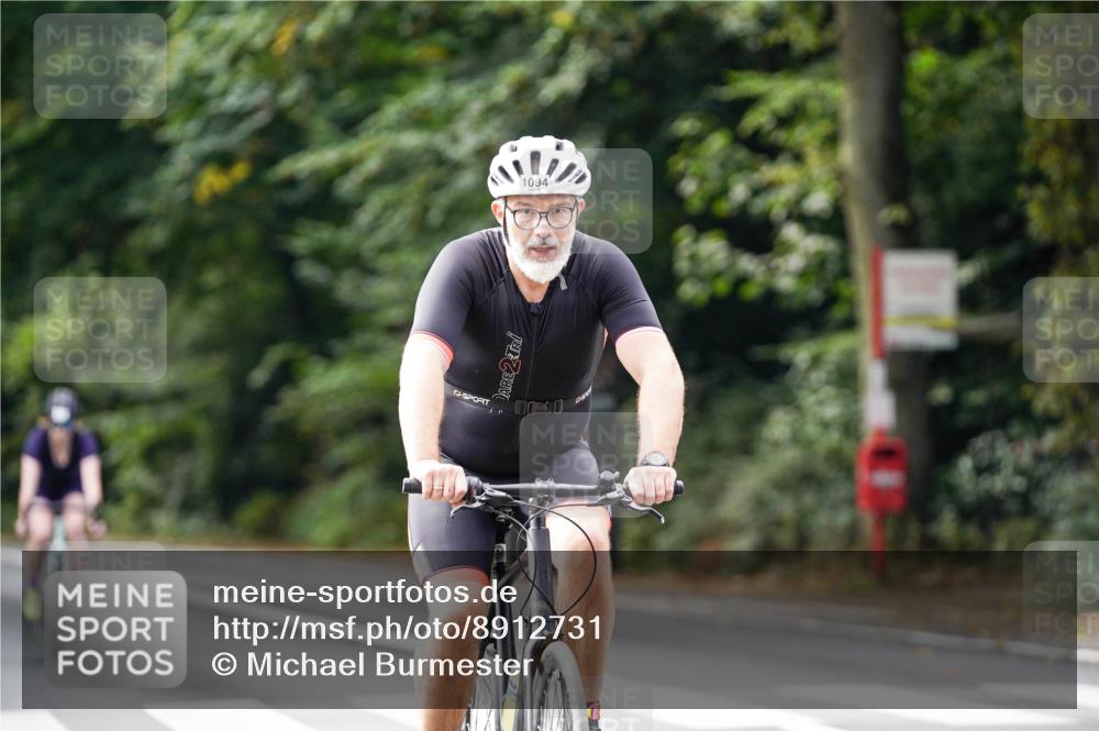 14.09.2025 - Stadtparktriathlon Michael Burmester http://msf.ph/oto/8912731 14.09.2025 11:42:48 Radfahren 824, 926, 990, 1000, 1017, 1029, 1072, 1075, 1094, 1113 meine-sportfotos.de