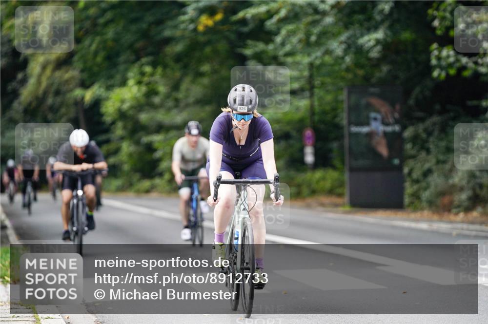 14.09.2025 - Stadtparktriathlon Michael Burmester http://msf.ph/oto/8912733 14.09.2025 11:42:50 Radfahren 824, 926, 990, 1000, 1017, 1029, 1072, 1075, 1094 meine-sportfotos.de
