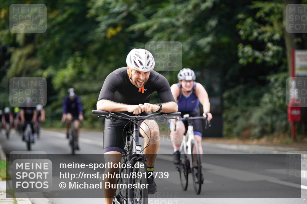 14.09.2025 - Stadtparktriathlon Michael Burmester http://msf.ph/oto/8912739 14.09.2025 11:42:53 Radfahren 824, 926, 941, 990, 1000, 1029, 1055, 1075, 1094, 1119 meine-sportfotos.de