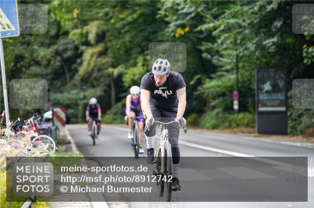 14.09.2025 - Stadtparktriathlon Michael Burmester http://msf.ph/oto/8912742 14.09.2025 11:42:57 Radfahren 789, 824, 926, 941, 976, 990, 1008, 1029, 1055, 1057, 1075, 1119 meine-sportfotos.de