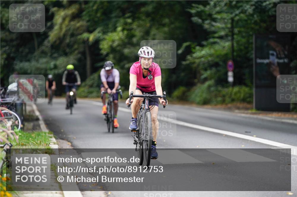 14.09.2025 - Stadtparktriathlon Michael Burmester http://msf.ph/oto/8912753 14.09.2025 11:43:15 Radfahren 946, 1059, 1117 meine-sportfotos.de
