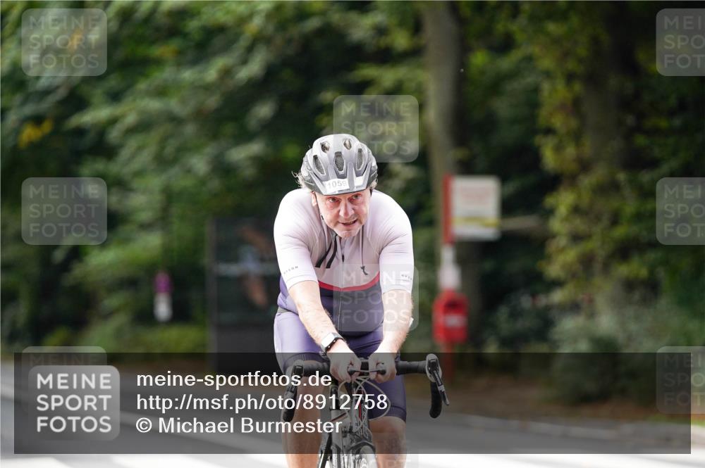 14.09.2025 - Stadtparktriathlon Michael Burmester http://msf.ph/oto/8912758 14.09.2025 11:43:18 Radfahren 946, 985, 1059, 1117 meine-sportfotos.de