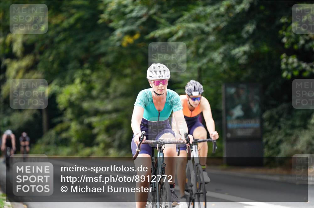 14.09.2025 - Stadtparktriathlon Michael Burmester http://msf.ph/oto/8912772 14.09.2025 11:43:38 Radfahren 947, 1097, 1109 meine-sportfotos.de