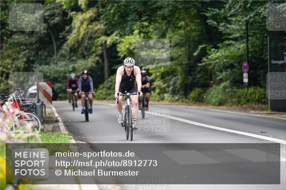 14.09.2025 - Stadtparktriathlon Michael Burmester http://msf.ph/oto/8912773 14.09.2025 11:43:42 Radfahren 932, 947, 1097, 1109, 1112 meine-sportfotos.de
