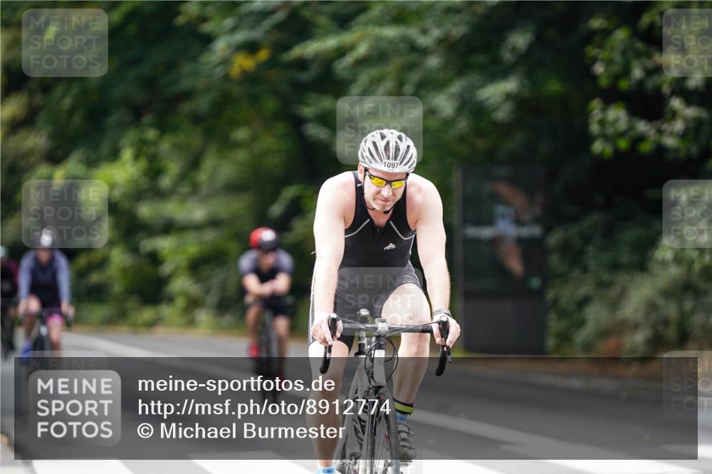 14.09.2025 - Stadtparktriathlon Michael Burmester http://msf.ph/oto/8912774 14.09.2025 11:43:44 Radfahren 932, 947, 1097, 1109, 1112 meine-sportfotos.de
