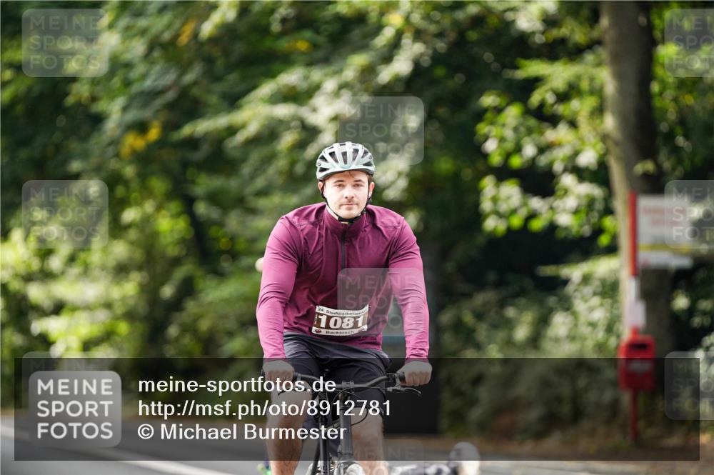 14.09.2025 - Stadtparktriathlon Michael Burmester http://msf.ph/oto/8912781 14.09.2025 11:43:52 Radfahren 932, 1081, 1112 meine-sportfotos.de