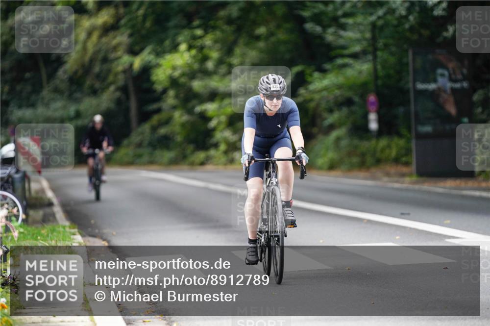 14.09.2025 - Stadtparktriathlon Michael Burmester http://msf.ph/oto/8912789 14.09.2025 11:44:08 Radfahren 925, 996, 1020, 1027, 1101, 1115 meine-sportfotos.de