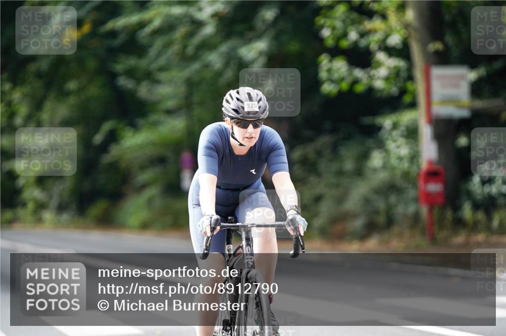 14.09.2025 - Stadtparktriathlon Michael Burmester http://msf.ph/oto/8912790 14.09.2025 11:44:09 Radfahren 925, 996, 1027, 1115 meine-sportfotos.de