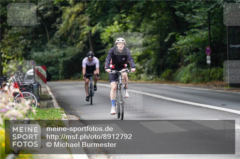 14.09.2025 - Stadtparktriathlon Michael Burmester http://msf.ph/oto/8912792 14.09.2025 11:44:12 Radfahren 925, 996, 1027, 1115 meine-sportfotos.de