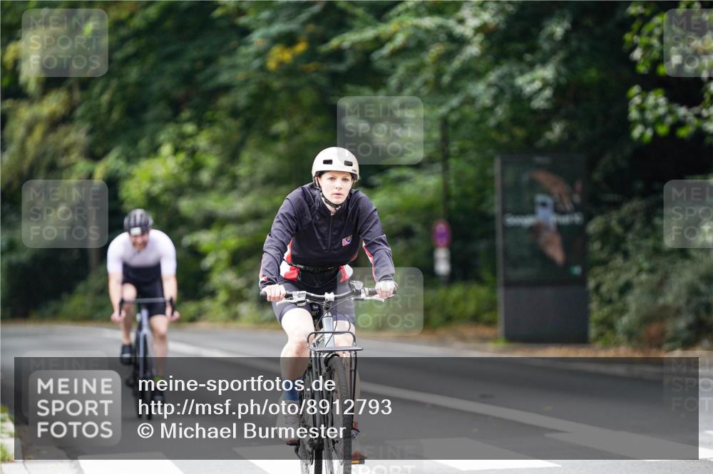 14.09.2025 - Stadtparktriathlon Michael Burmester http://msf.ph/oto/8912793 14.09.2025 11:44:13 Radfahren 925, 996, 1027, 1115 meine-sportfotos.de