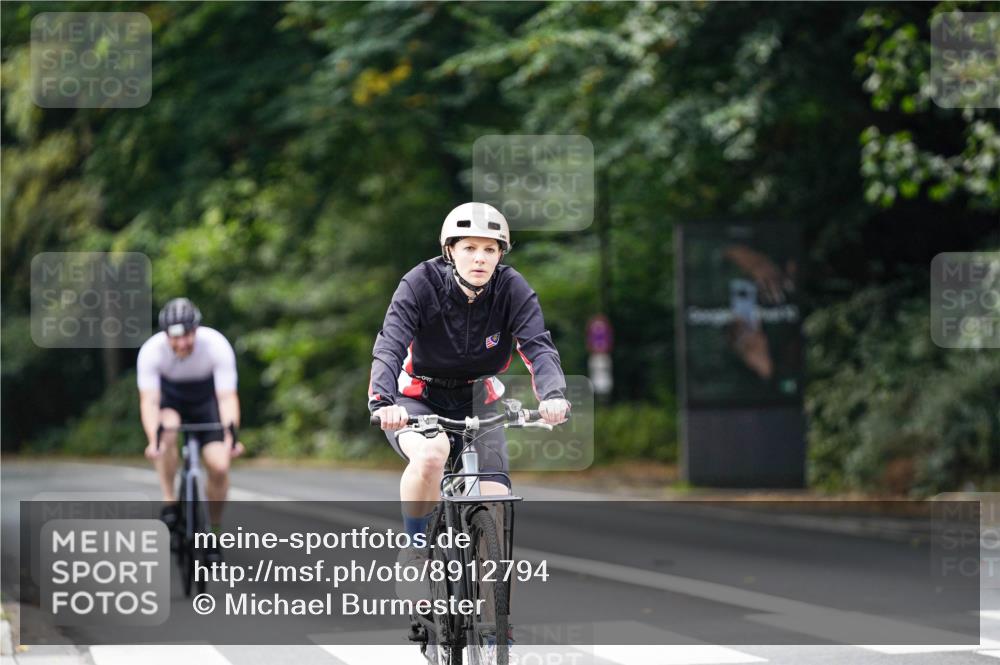 14.09.2025 - Stadtparktriathlon Michael Burmester http://msf.ph/oto/8912794 14.09.2025 11:44:13 Radfahren 925, 996, 1027, 1115 meine-sportfotos.de