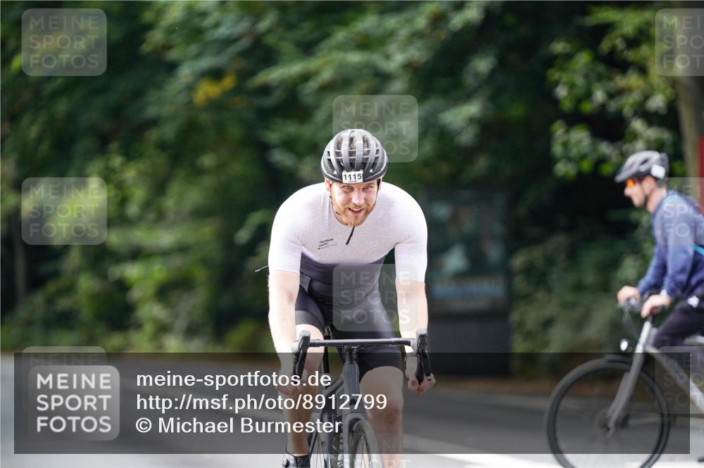14.09.2025 - Stadtparktriathlon Michael Burmester http://msf.ph/oto/8912799 14.09.2025 11:44:15 Radfahren 925, 996, 1027, 1115 meine-sportfotos.de