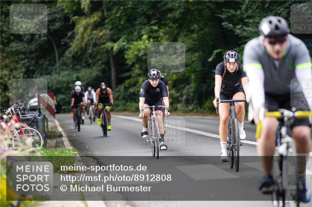 14.09.2025 - Stadtparktriathlon Michael Burmester http://msf.ph/oto/8912808 14.09.2025 11:44:28 Radfahren 931, 944, 973, 982, 989, 1009, 1026, 1040, 1051, 1085 meine-sportfotos.de