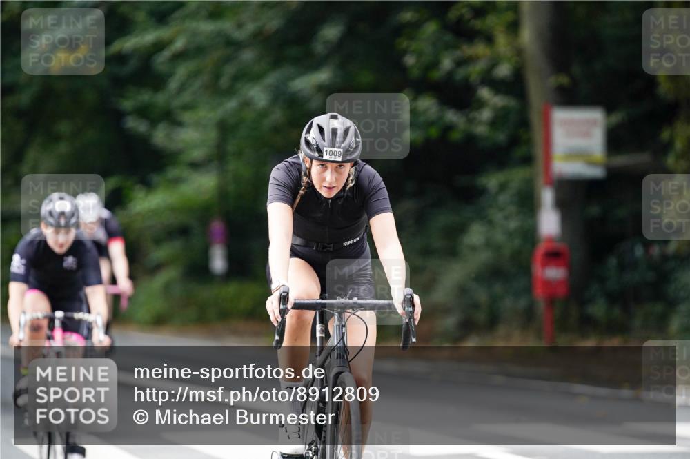 14.09.2025 - Stadtparktriathlon Michael Burmester http://msf.ph/oto/8912809 14.09.2025 11:44:29 Radfahren 931, 944, 973, 982, 989, 1009, 1026, 1040, 1051, 1085 meine-sportfotos.de