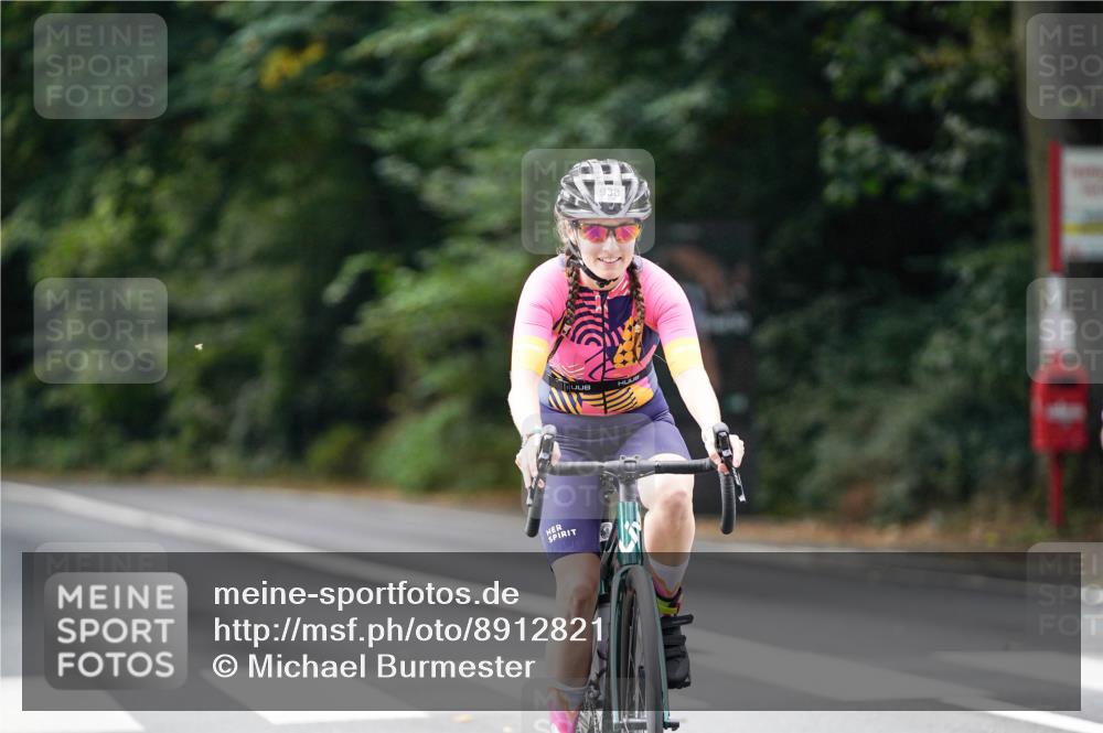 14.09.2025 - Stadtparktriathlon Michael Burmester http://msf.ph/oto/8912821 14.09.2025 11:44:38 Radfahren 938, 944, 973, 982, 989, 995, 1043, 1080 meine-sportfotos.de