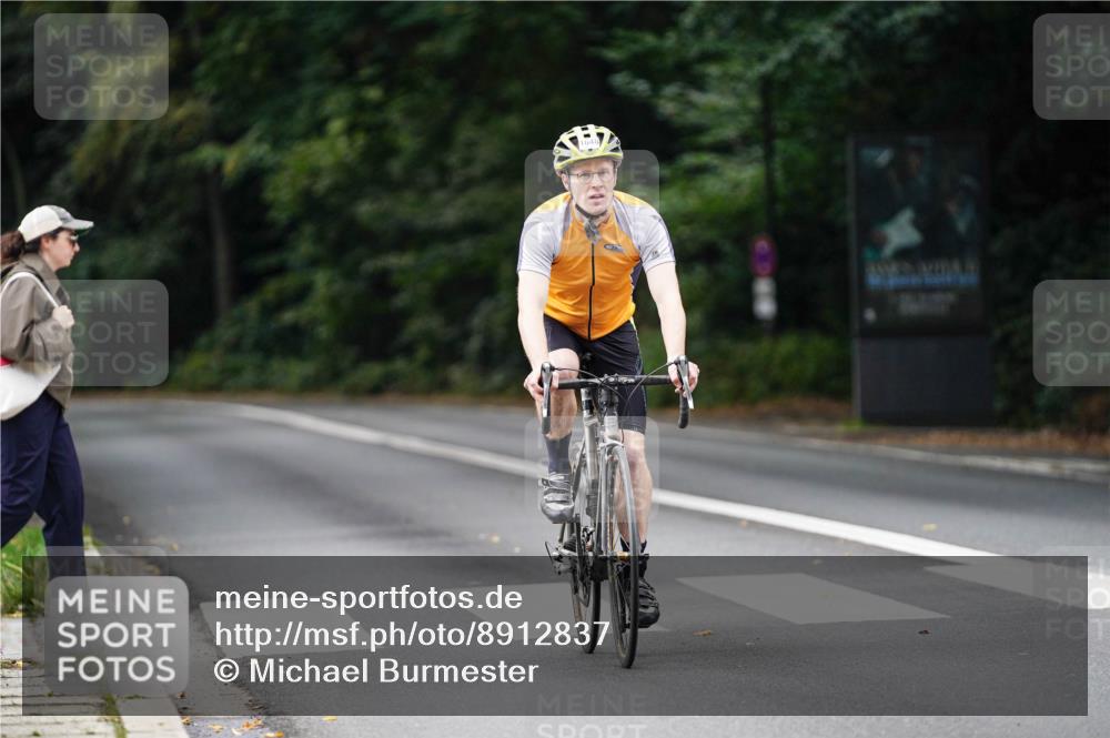 14.09.2025 - Stadtparktriathlon Michael Burmester http://msf.ph/oto/8912837 14.09.2025 11:44:58 Radfahren 987, 1048, 1107 meine-sportfotos.de