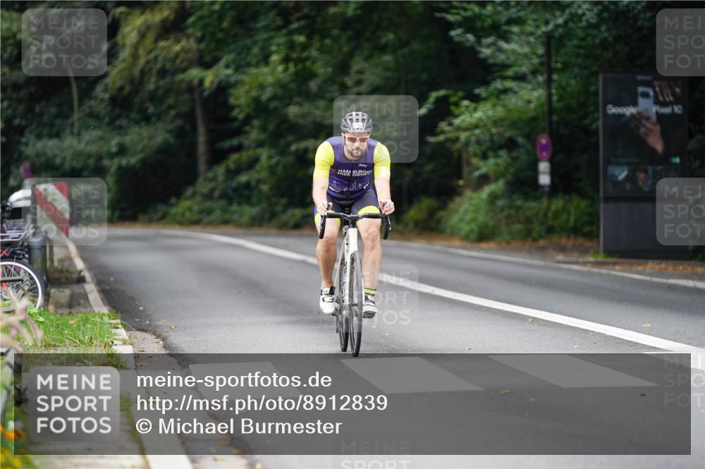 14.09.2025 - Stadtparktriathlon Michael Burmester http://msf.ph/oto/8912839 14.09.2025 11:45:10 Radfahren 1054 meine-sportfotos.de