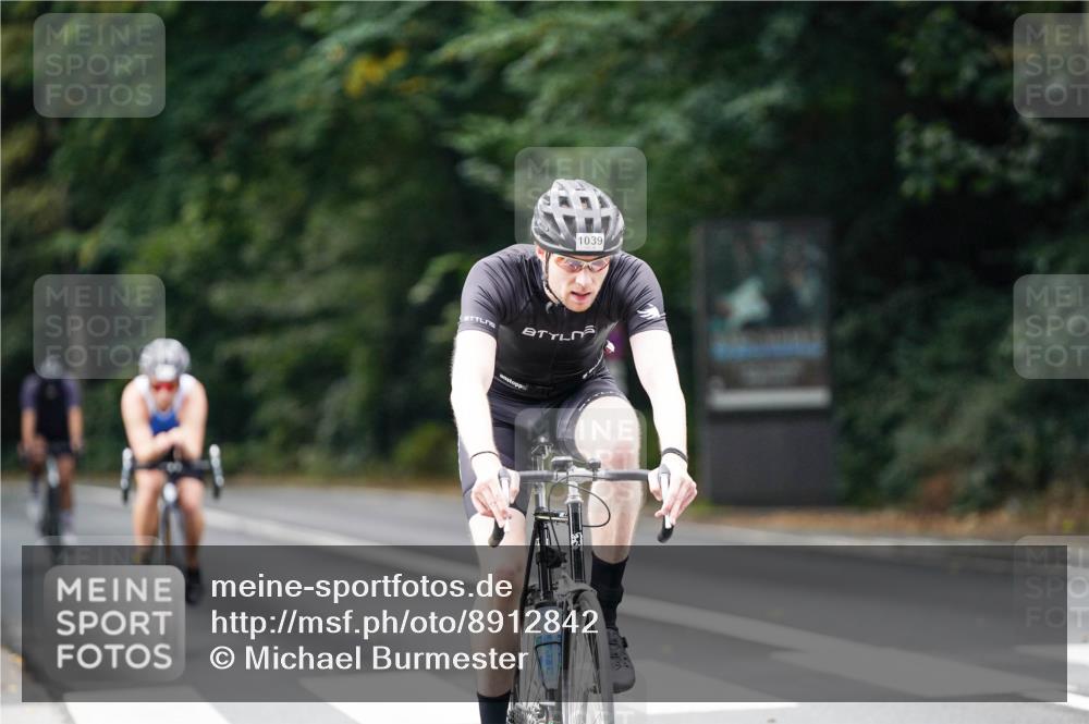 14.09.2025 - Stadtparktriathlon Michael Burmester http://msf.ph/oto/8912842 14.09.2025 11:45:25 Radfahren 1033, 1039, 1078 meine-sportfotos.de