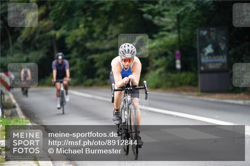 14.09.2025 - Stadtparktriathlon Michael Burmester http://msf.ph/oto/8912844 14.09.2025 11:45:26 Radfahren 1033, 1039, 1064, 1078 meine-sportfotos.de