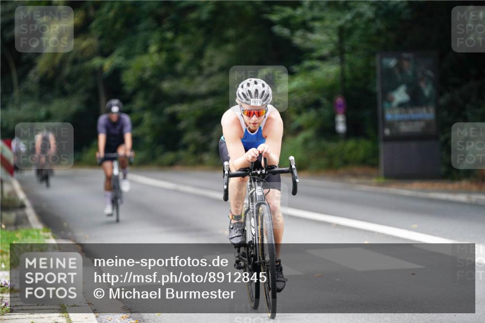 14.09.2025 - Stadtparktriathlon Michael Burmester http://msf.ph/oto/8912845 14.09.2025 11:45:26 Radfahren 1033, 1039, 1064, 1078 meine-sportfotos.de